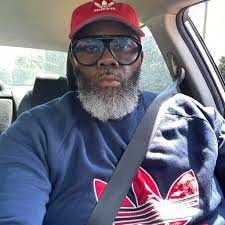 📍 Happy 88th Birthday to the Legendary Morgan Freeman 🎂🍕💵🍾 From his  iconic voice to unforgettable performances in films like The Shawshank  Redemption, Driving Miss Daisy, Million Dollar Baby, and Bruce Almighty,