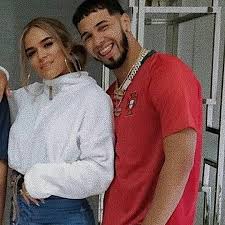Karol g se hizo conocida el mundo de la música por su temas como 'mi. La Imagen Puede Contener 2 Personas Personas De Pie Imagenes De Cantantes Fotos Pareja Perfecta Fotos De Famosos