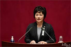 하태경 의원 역시 김웅, 김은혜, 이준석의 전당대회 당 대표 진출을 지지하고 있으며, 당선되면 중진으로써 같이 협력하겠다고 약속하였다. 11ì–µ ëˆ„ë½ ì˜í˜¹ì— ì¡°ìˆ˜ì§„ ì‹ ê³  ê³¼ì • ì‹¤ìˆ˜ ì„±ì‹¤ížˆ ì†Œëª…í•  ê²ƒ ë…¸ì»·ë‰´ìŠ¤