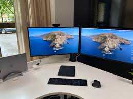 Hi, i was wondering if any of you guys know of anything that would enable me to connect my laptop to my mamba razer mouse without using dock thingy to connect wirelessly. Dual Screen Setup Progress Is There Anyway To Connect Dual 4k Without A Docking Station Tried Thunderbolt Cable Straight To Macbook And It Didn T Recognise The Second Display Macsetups
