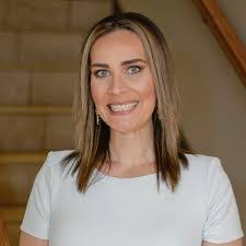 April Maynard's Instagram, Twitter & Facebook