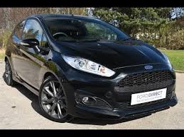 Doté d'un nouveau design, ce modèle à hayon regorge de nouveaux éléments et offre une conduite encore. Ford Focus St Line Shadow Black 2019 Ford Focus Review