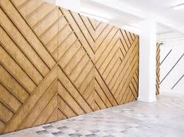 Gorgeous Timber Wall Like The Geometric Pattern Derevyannaya Stena Geometricheskij Uzor Dlya Steny Timber Walls Wall Cladding Wall Paneling