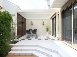 庭まわり 2方向を目かくししつつも 開閉式の天井が圧迫感を感じさせない仕上がりに 庭 日除け 庭 中庭住宅