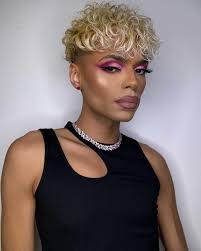 my face is sitting, i don't need no disguise . . let's get VDay started a  little early this year 😝