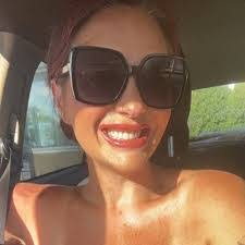 Emily Hoy's Instagram, Twitter & Facebook