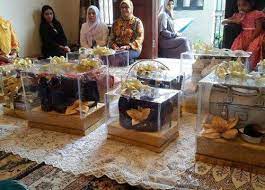 Berikut ini lima kue tradisional yang umumnya ada dan dibuat untuk hantaran lamaran adat jawa. 10 Rekomendasi Barang Seserahan Yang Bisa Dibawa Untuk Acara Lamaran Nanti 2020