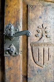 Epingle Par Kristi Mcinnes Sur Details Poignee De Porte Bouton De Porte Portes Uniques