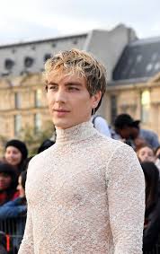 Дочь актёра эрика робертса и племянница джулии робертс. Pin Ot Polzovatelya Alisa Lisa Na Doske Cody Fern Malchiki Muzh
