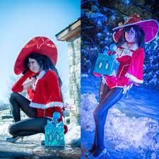 My Christmas Mona Cosplay with Hydro Slime Present : rGenshin_Impact