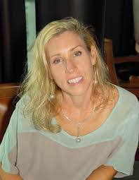 Holly Elizabeth's Instagram, Twitter & Facebook