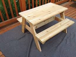 Desain kursi kayu selanjutnya berbentuk bangku panjang sederhana. Cara Membuat Meja Kursi Untuk Anak Ragam Kerajinan Tangan