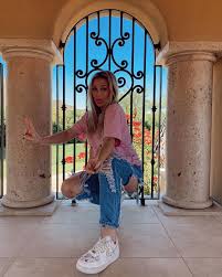 31 6 Mil Me Gusta 574 Comentarios Madi Monroe 3 Madimonroeee En Instagram Let The Good Times Roll Fashi In 2020 Famous Girls Cute Outfits Girl Outfits