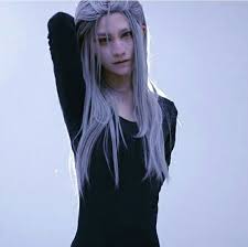 If Victor Kept His Long Hair You Bet He Would Keep Running To Yuuri Screaming My Hair Keeps Falling Yuuri Im Baaaalddd Pale Beauty Best Cosplay Yuri Katsuki