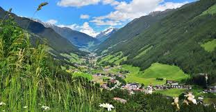 Tauferer ahrntal (italienisch valli di tures e aurina) ist die zusammenfassende bezeichnung für die zwei von der ahr durchflossenen täler in südtirol ().dabei gilt traditionell die engstelle bei burg taufers (klapf) als übergang der beiden talstufen. Summer Holiday In South Tyrol Visit Us In S Giovanni Ahrn Valley