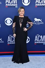 Kelly clarkson said she's not on medicine anymore. Kelly Clarkson S Stylist Is Fed Up With Designers Refusing To Dress Certain Stars Instyle