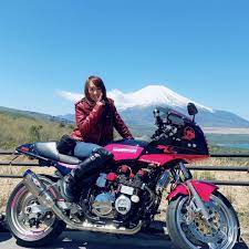画像に含まれている可能性があるもの 1人以上 バイク 屋外 自然 motorcycle vehicles