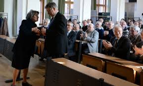 A norvég tudományos akadémia indoklása szerint a diszkrét matematika és az elméleti. Szegedi Tudomanyegyetem Lovasz Laszlo Kapta A 18 Szokefalvi Nagy Bela Ermet Az Szte Bolyai Intezetben