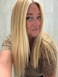 this is my hair every single time I run my fingers through it 😭 I don't  wash my hair everyday, I use leave in conditioners, I rarely ever use heat  & I