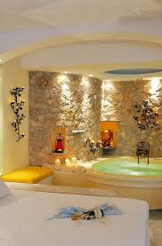 4 Gorgeous Santorini Hotels With Jacuzzi Suites Home Sweet Home Dormitorio Romantico Banos De Hotel Jacuzzi Recamara