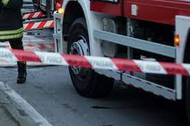 Due giovani sono morti questa notte alle porte di piacenza, lungo la statale 45, dopo essere stati travolti da un'auto fuori da una discoteca, il village. Piacenza Schianto In Autostrada 5 Morti
