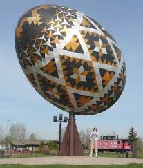 Monument Of Pysanka Ukrainian Easter Egg In Vegreville Canada I Thought The Goose Egg I Made Was Big Ukrainian Easter Eggs Ukrainian Art Ukrainian