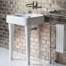 arcade small 60cm basin with console