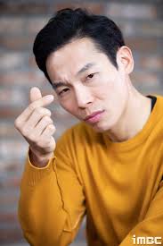 Here's "Crash Landing On You" Actor Yang Kyung Won Singing... His Way On To  Your Stan List