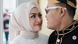 Sule menegaskan dirinya sejatinya sudah meminta nathalie untuk memeriksakan kondisi kehamilan. Nathalie Holscher Keguguran Sule Beri Support Untuk Istri