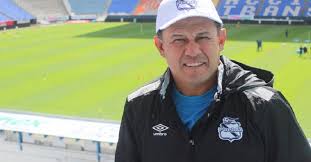 Juan reynoso y el puebla dejaron escapar el triunfo ante santos, oswaldo martínez falla penal en el ultimo minuto. Puebla Despide A Juan Reynoso Por No Llegar A Semifinales Imer Noticias