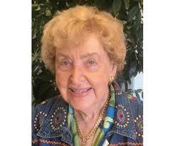 Linda Cade's Instagram, Twitter & Facebook