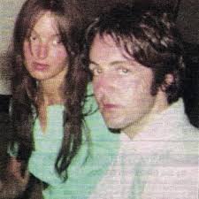 Yo defiendo con todo a Jane asher jijijij 😽😜 pero ese paul ni 2 mese...