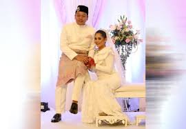 Khairul ikhwan is known for his work on monster beach (2019) and spouse for house (2014). Ikhwan Kool Fm Bergelar Suami