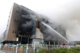 일단 김범석 사퇴는 적어도 어제 이전 결정되고 오늘 오전에 발표된거였는데. Bjhjvfwwsytim