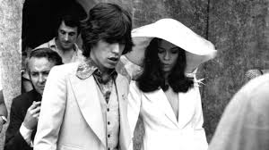 Mick jagger, catherine deneuve, andy warhol ,montauk, ny 1975. 7 Legendare Outfits Von Bianca Jagger I D