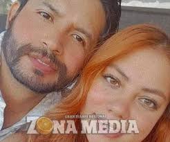 Enamorado y contento pasó su día Anuar Reyes