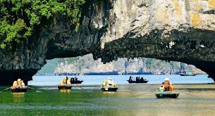 Einige der inseln beheimaten geheimnisvolle grotten und unberührte strände mit smaragdgrünem, ruhigem. Halong Bucht Sehenswurdigkeiten Und Aktivitaten Vietnam Reisen