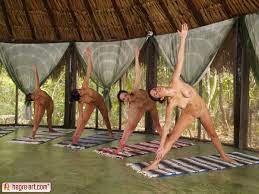 nude group yoga 09