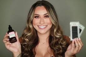 Kimberly Eisner's Instagram, Twitter & Facebook