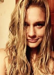 Julie Bainter's Instagram, Twitter & Facebook