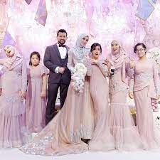 Aduh peningnya kepala bila kena fikir warna tema majlis kahwin nanti. 15 Baju Kawin Ideas Wedding Bridesmaids Bridesmaid Dresses Wedding Dresses