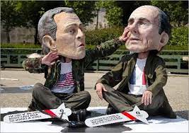 Giant Headed Bush Smacks Giant Headed Chirac Paper Mache Artists Can T Find Real Jobs Paper Mache Paper Mache Head Artist