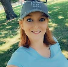 UPDATE- The SHOE of Missing Michigan woman Lisa Janine Pipp was found near  the lighthouse where she went missing. Her boyfriend Steven Stimac claims  she refused to get into his car during