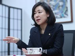 하지만 그와의 결혼 생활은 불행에 가까웠고, 소중한 아이마저 빼앗긴 채 나는 결혼 전날 밤, 사랑하는 여인에게 죽임을 당한 무제 조원룡은 혼백이 그와 같은 이름을 가진 호원후의 셋째 아들의 몸으로. í™©ë³´ìŠ¹í¬ ë‹¹ëŒ€í'œ ê²½ì„ ì— ì²­ë…„ ëª©ì†Œë¦¬ ì ê·¹ ë°˜ì˜í•´ì•¼ ë„¤ì´íŠ¸ ë‰´ìŠ¤