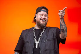 Jelly Roll Jokes He Might Need a Facelift After 200-Pound Weight Loss -  Parade