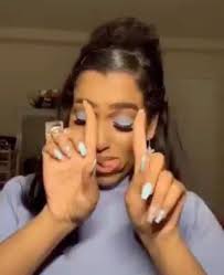 Eboni Berry (@itsebonibee)