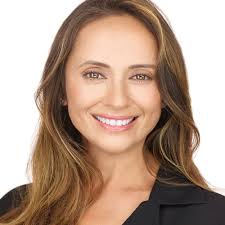 Carolyn Cushman's Instagram, Twitter & Facebook