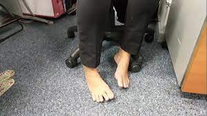 Candid Feet Amazing Barefoot in Work Part 1- www.prettyfeetvideo.com -  XVIDEOS.COM