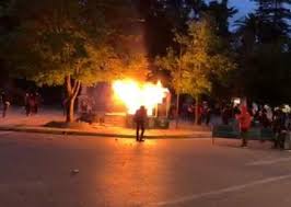 The hotel plaza's bedrooms of plaza de armas cusco have tv with cable tv, with flat screen tv and parquet floor. Queman Caseta De Carabineros Y Destruyen Bancos En Talca Videos El Amaule Noticias De Curico Y Talca