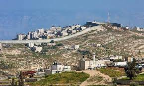 تحدث الناطق باسم الرئاسة الفلسطينية ووجّه تلميحات لاذعة، ليس من شأننا نقلها وتكرارها، لكنها تدل على عمق الاختلاف بين رام الله. Ø±Ø§Ù… Ø§Ù„Ù„Ù‡ ÙÙ„Ø³Ø·ÙŠÙ† Ø§Ù„Ø£Ø±Ø¶ Ù€ Ø§Ù„Ø°Ù‡Ø¨ Ø§Ù„Ù‚Ø¯Ø³ Ø§Ù„Ø¹Ø±Ø¨ÙŠ